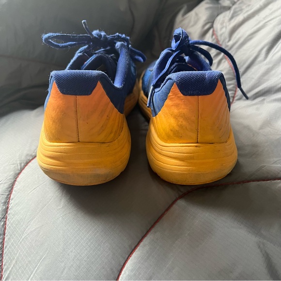 UNDER ARMOUR BOYS
TENNIS SHOE•Size 4Y - Picture 6 of 8